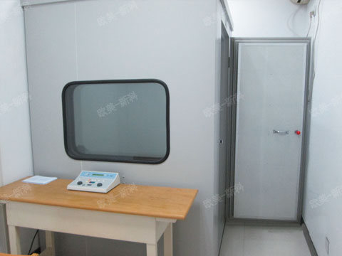 HEARING TESTS MUTE ROOM